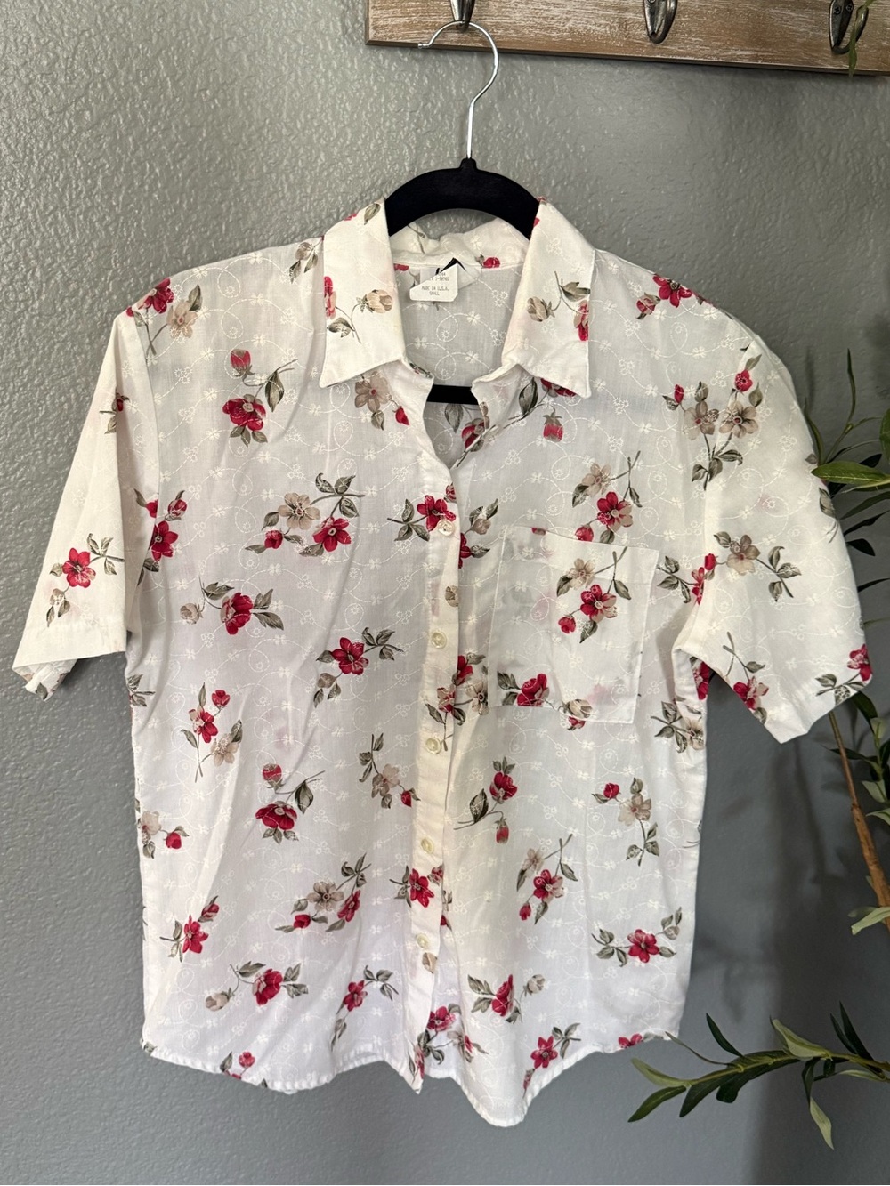 Tapestry White Short-Sleeve Button-Up Shirt with Red Floral Print